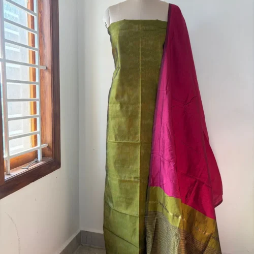 PS 004 - Green with pinkish maroon