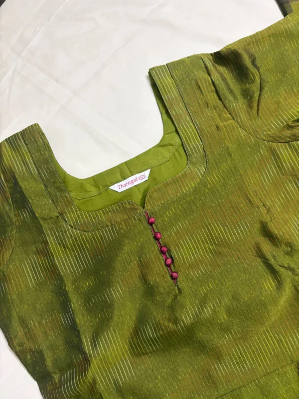 PS 004 - Green with pinkish maroon