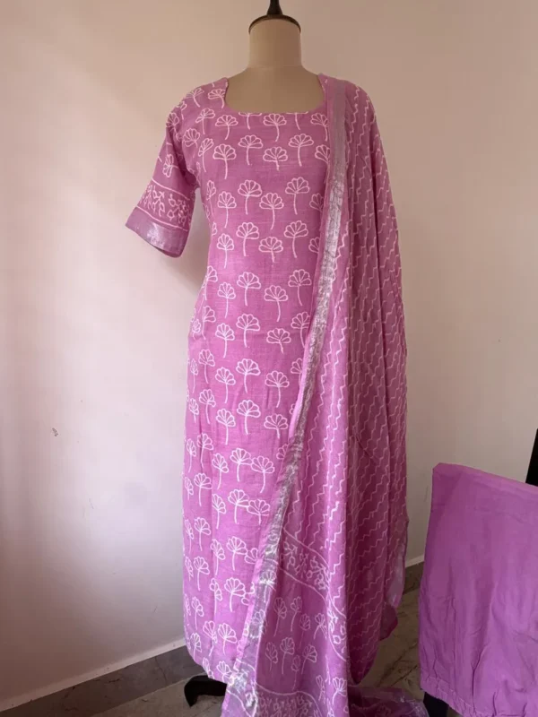 WhatsApp (23) LN-010 MAUVE LINEN COTTON SUITS