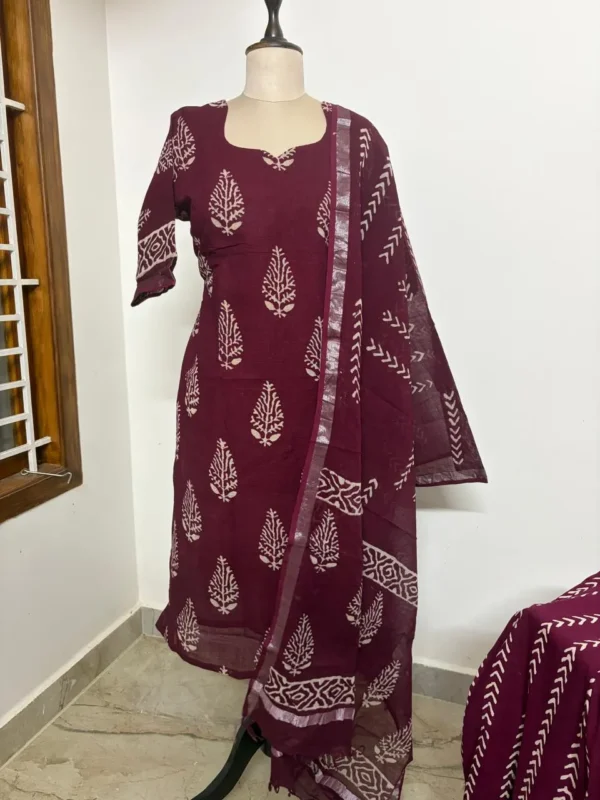 WhatsApp (28) LN0036